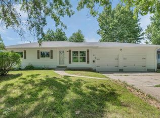 16 Country Life Dr, O'Fallon, MO 63366