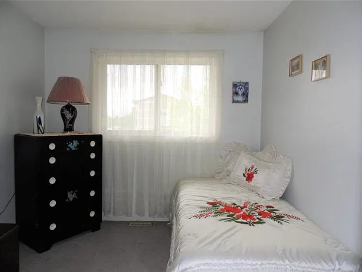 863 Sheppard Street — Photo 3