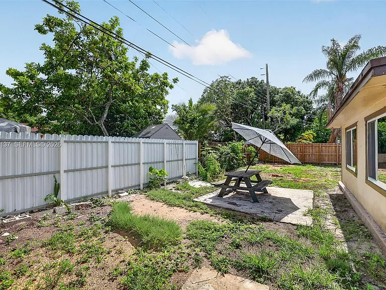4351 NW 25th St — Photo 28