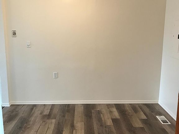 5th image of 1117 W Market St