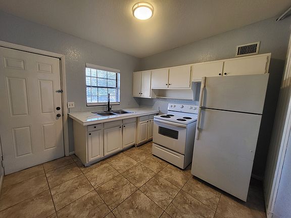 5th image of 2648 Dellwood Ave APT 4