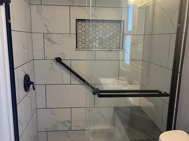 Walk in Ceramic Shower with Bench