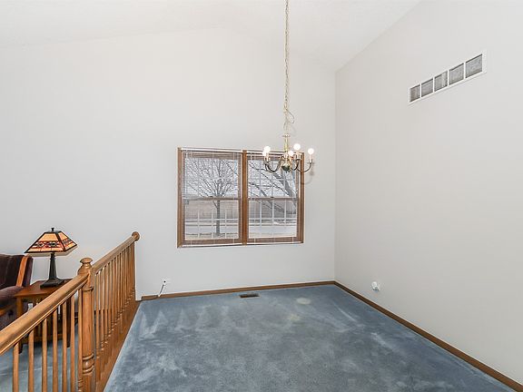 5th image of 1052 Trillium Ln