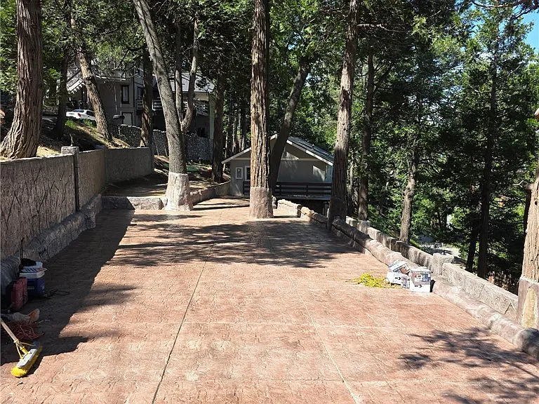 979 Venus Way — Photo 2