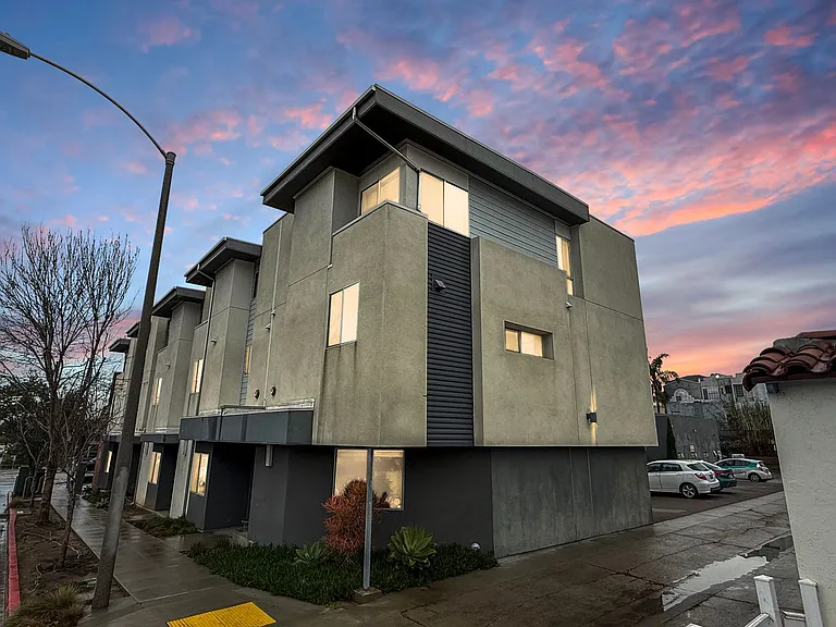 2191 Catalina Blvd — Photo 1