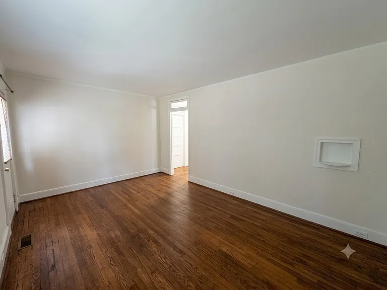 505 Ribaut Rd — Photo 2