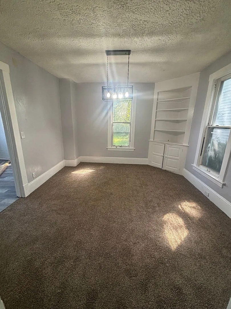 3bd Single Section 8/Cash Pay — Photo 3