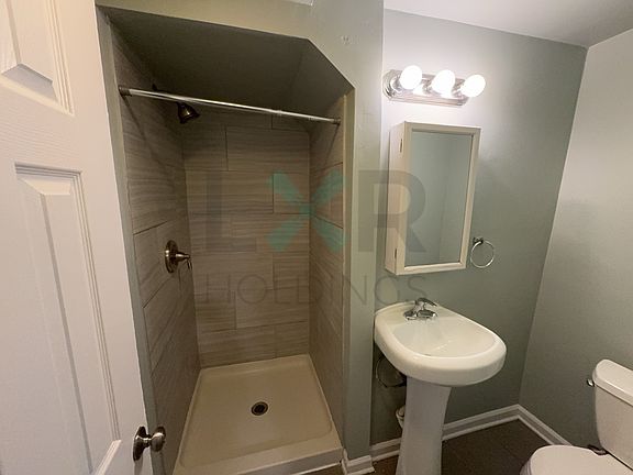 4th image of 324 S 5th St Floor 1