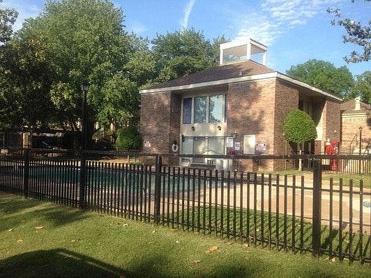 3rd image of 6553 Poplar Woods Cir S