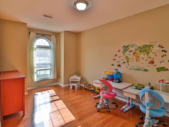 3rd image of 1117 Webster Groves Ln