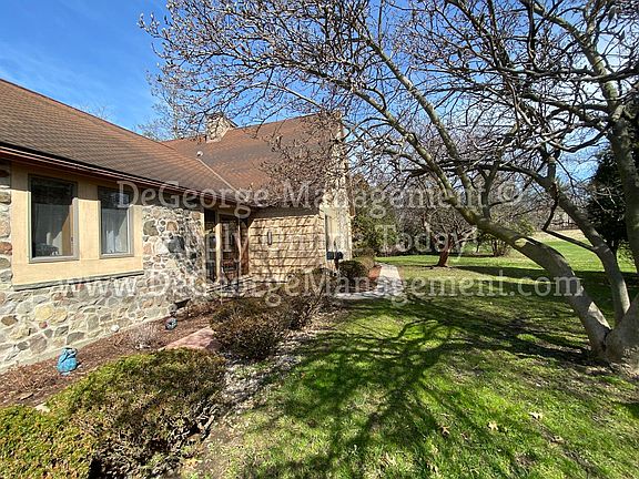 2nd image of 311 1/2 Washington St #2