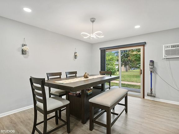 5th image of 551 Carlysle Dr APT 3