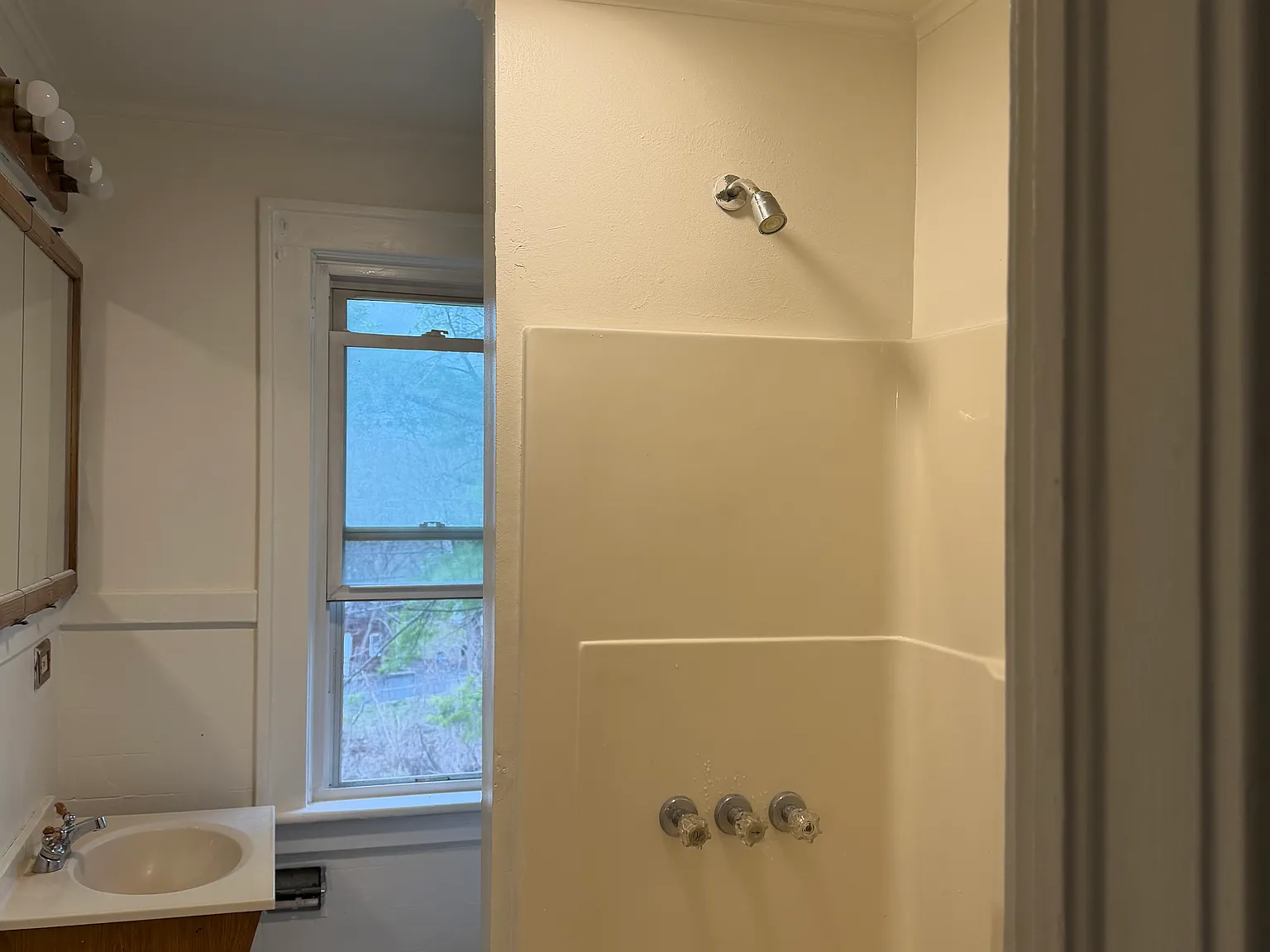 3 bed, 1200 sqft, $1,750 — Photo 4
