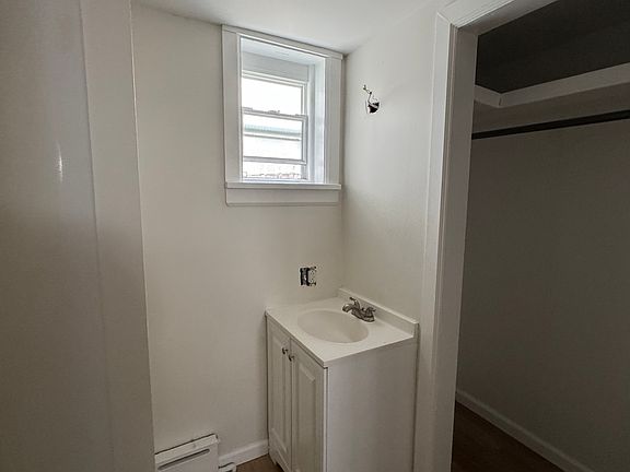 4th image of 20 W Maryland Ave #1