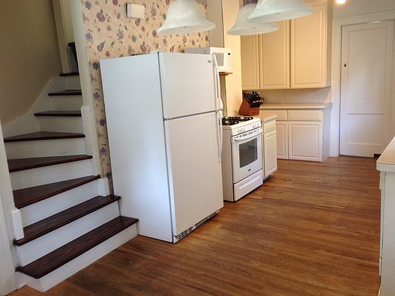 5th image of 559 Laurel Ave SE