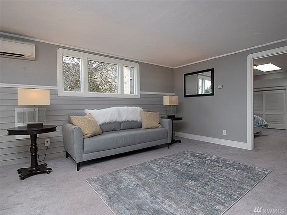 5th image of 214 Avenue G