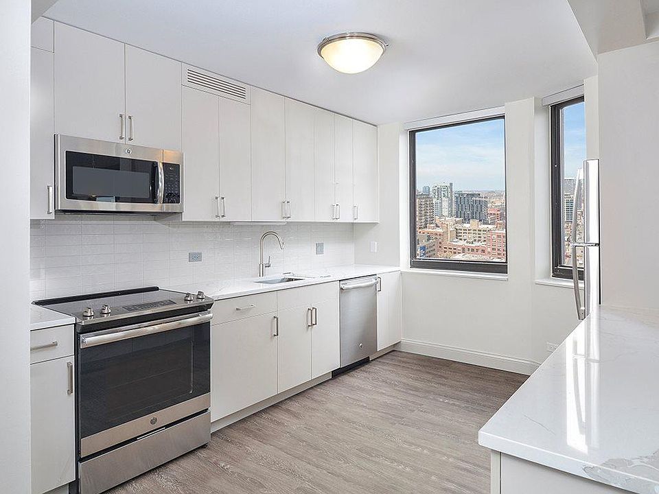 1st image of 531 N Wells St #203