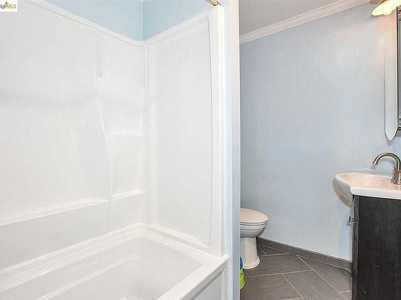5th image of 22395 Fuller Ave