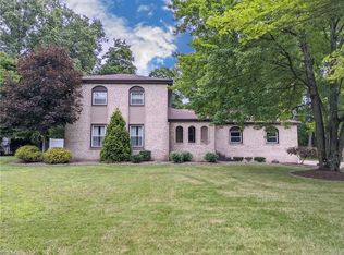 5635 Sampson Dr, Girard, OH 44420