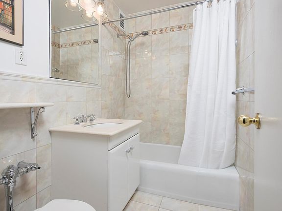 5th image of 301 E 69th St APT 12B