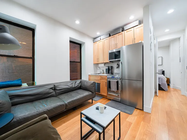 128 W 13th St #5 — Photo 2