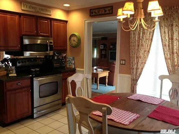 4th image of 14 Granada Cir