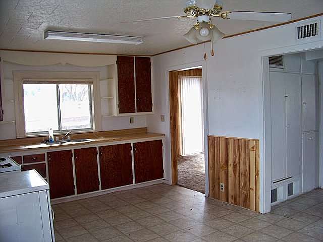 2nd image of 860 E McNeil St