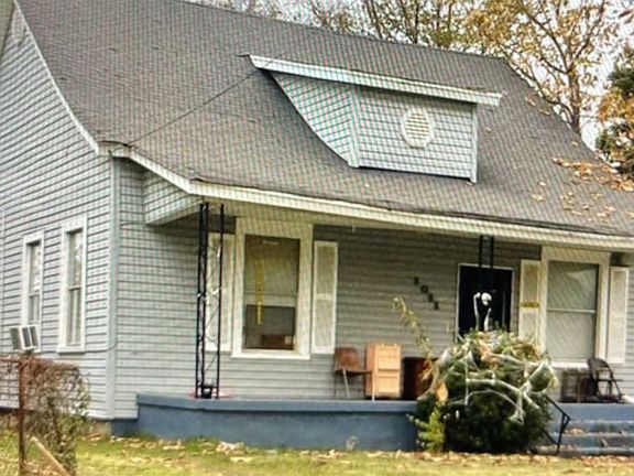 2nd image of 1051 College St