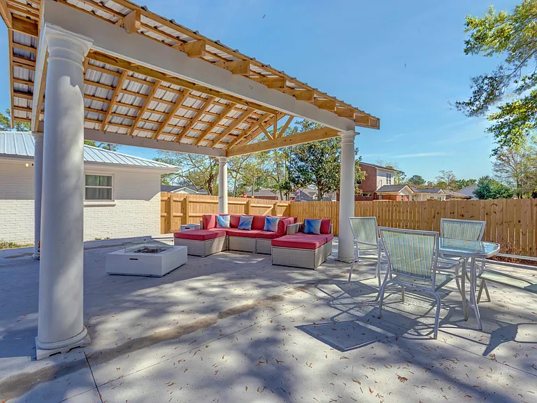 3241 Maplewood Dr — Photo 9