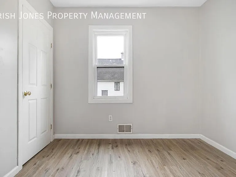 529 Winslow Ave #UPPER — Photo 12