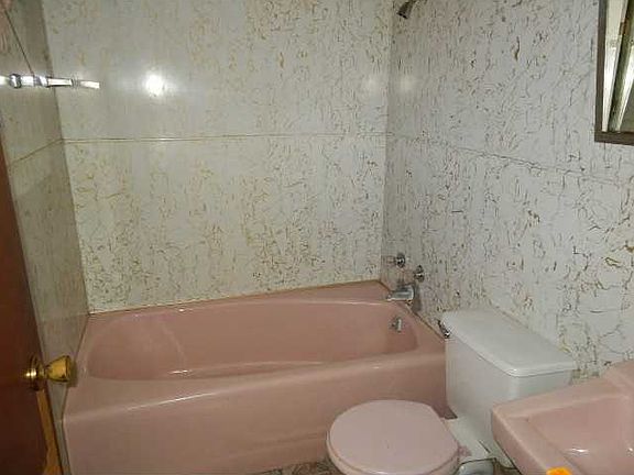 5th image of 703 N Gettysburg Ave