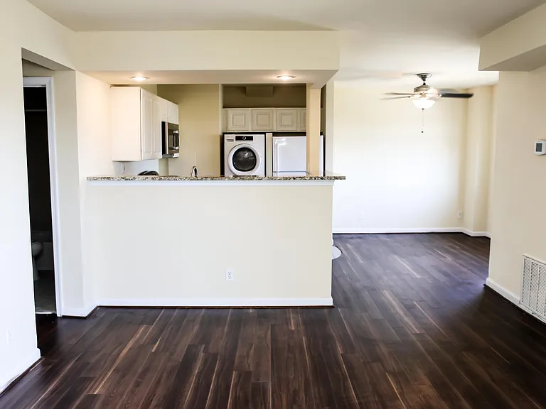2500 Markham Ln #6 — Photo 6