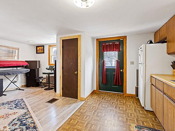 5th image of 64 Boothby Street