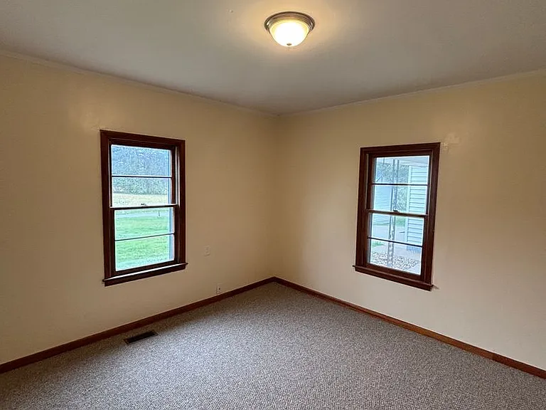6617 Brackett Rd — Photo 14