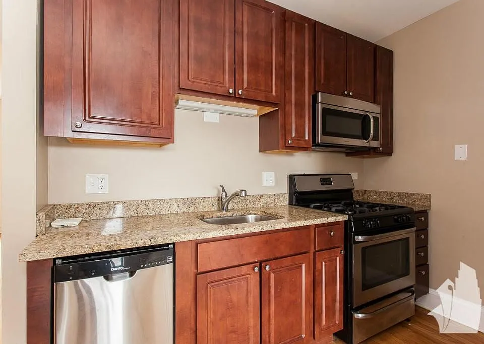 2112 W Ainslie St #3