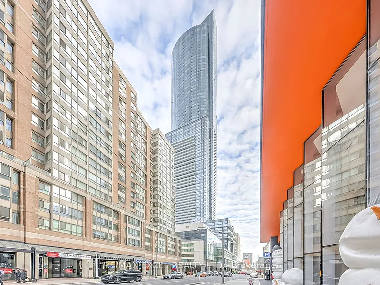 386 Yonge St #4904 — Photo 2