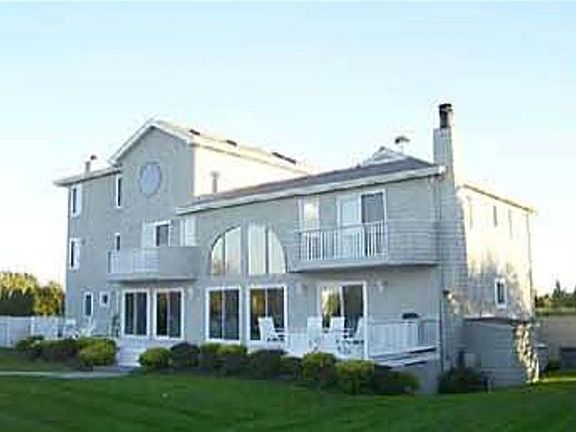 4th image of 12 Stacy Dr