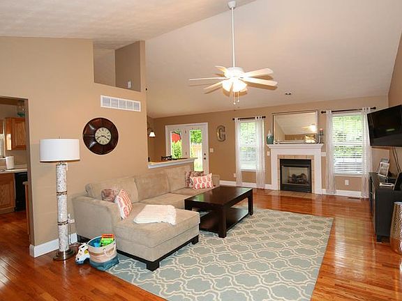 2nd image of 514 Sunset Dr
