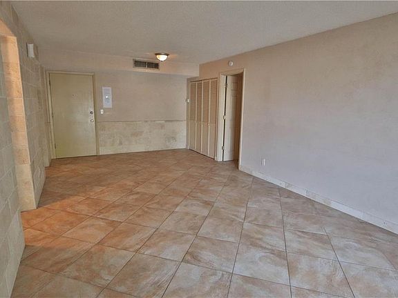 4th image of 802 Oakgrove Dr APT 245G