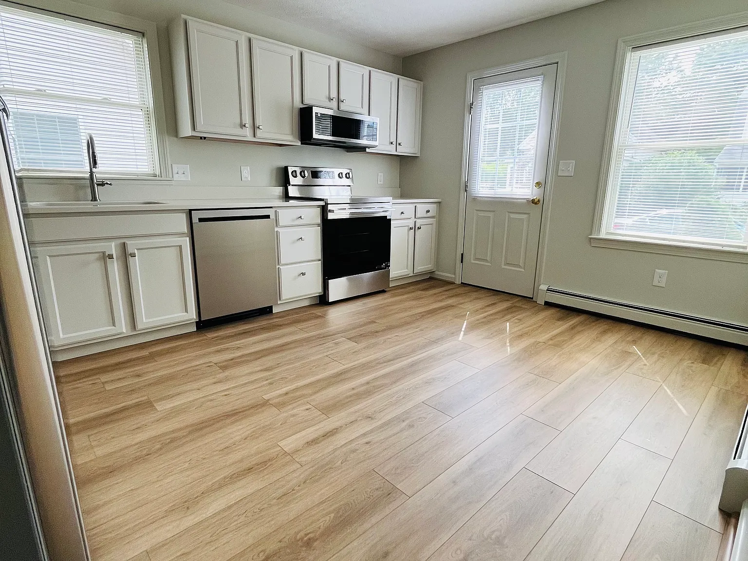 3 bed, 960 sqft, $2,600 — Photo 1