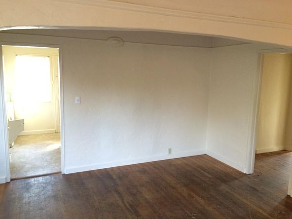 4th image of 432 E Clinton Ave