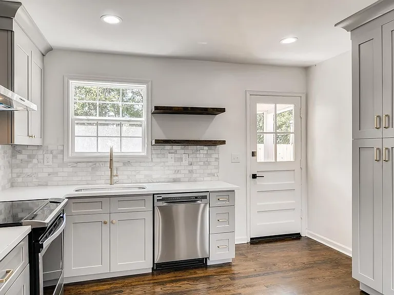 Kitchen/Pantry
