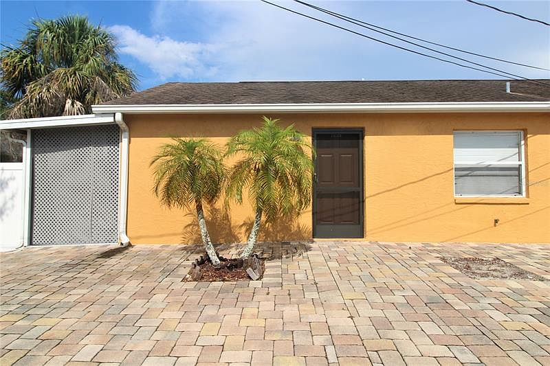 1st image of 867 Ponder Ave