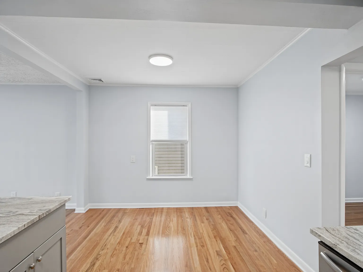 2 bed, 1000 sqft, $2,850 — Photo 4