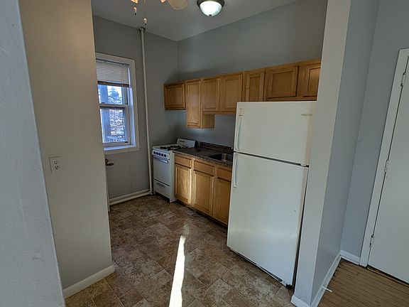 3rd image of 615 5th Ave SE #6