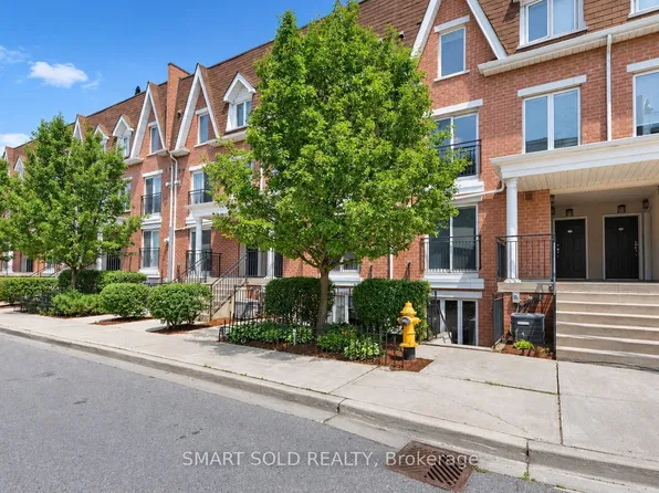 15 Laidlaw St #608, Toronto, ON M6K 1X3