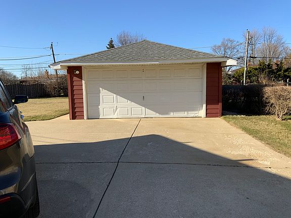 3rd image of 8118 W Courtland Ave