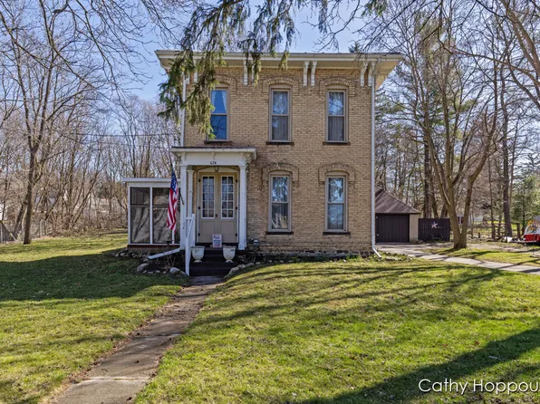 628 N Jefferson St, Ionia, MI 48846