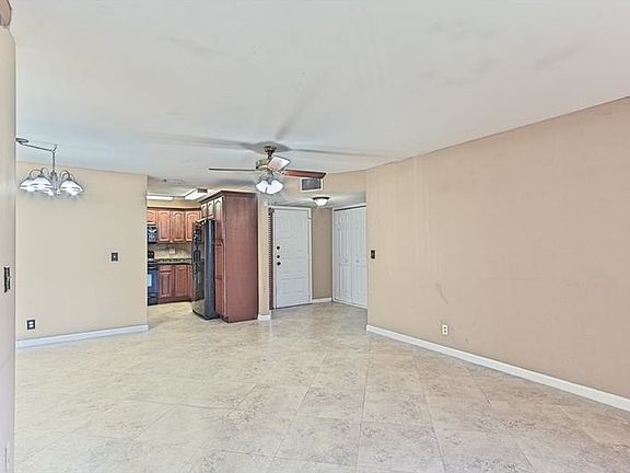 4th image of 2678 Carambola Cir N