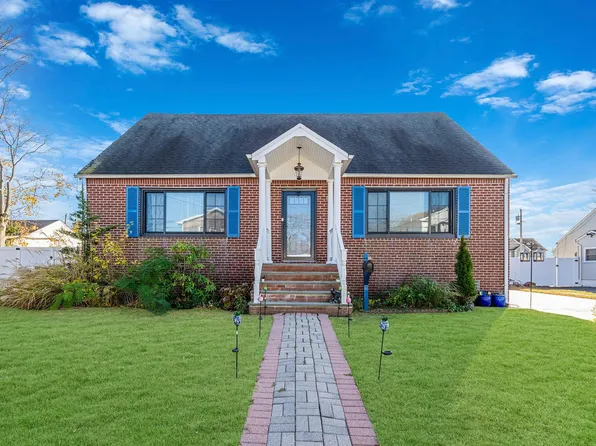 50 Schmeelk Place, Copiague, NY 11726